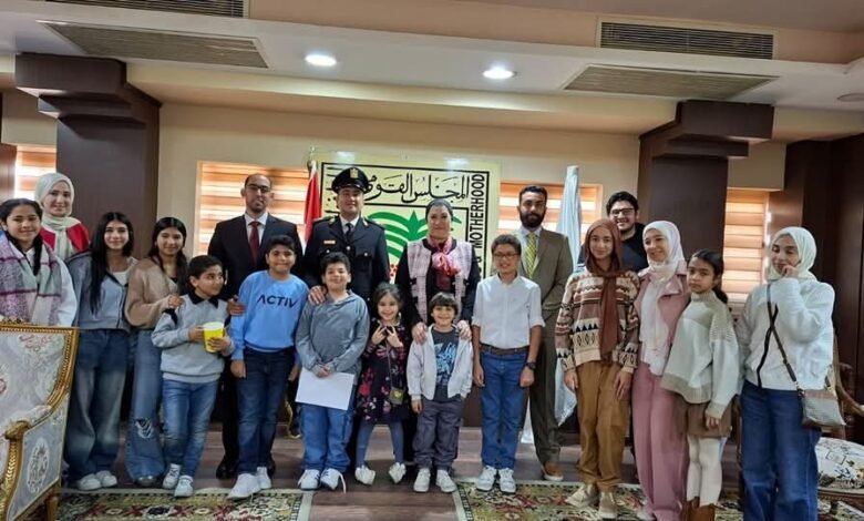 صورة جماعية مع الأطفال